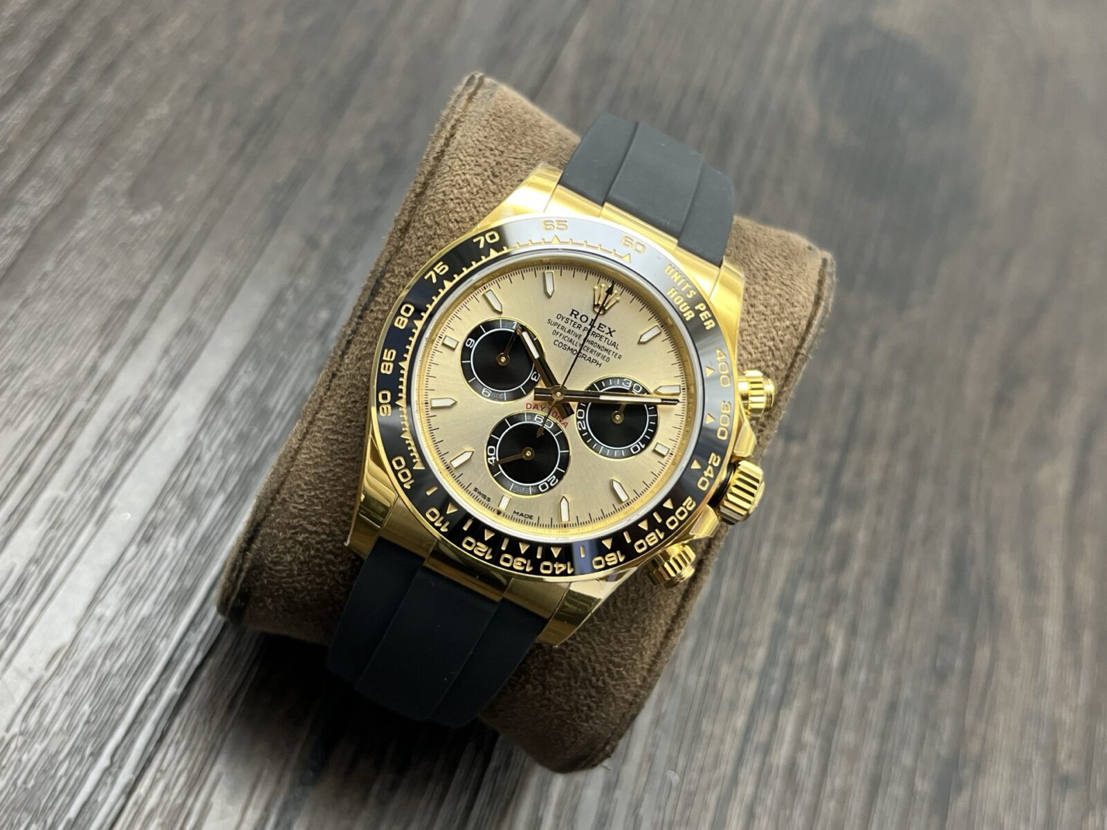 ROLEX Cosmograph Daytona 126518LN Yellow Dial - Image 4