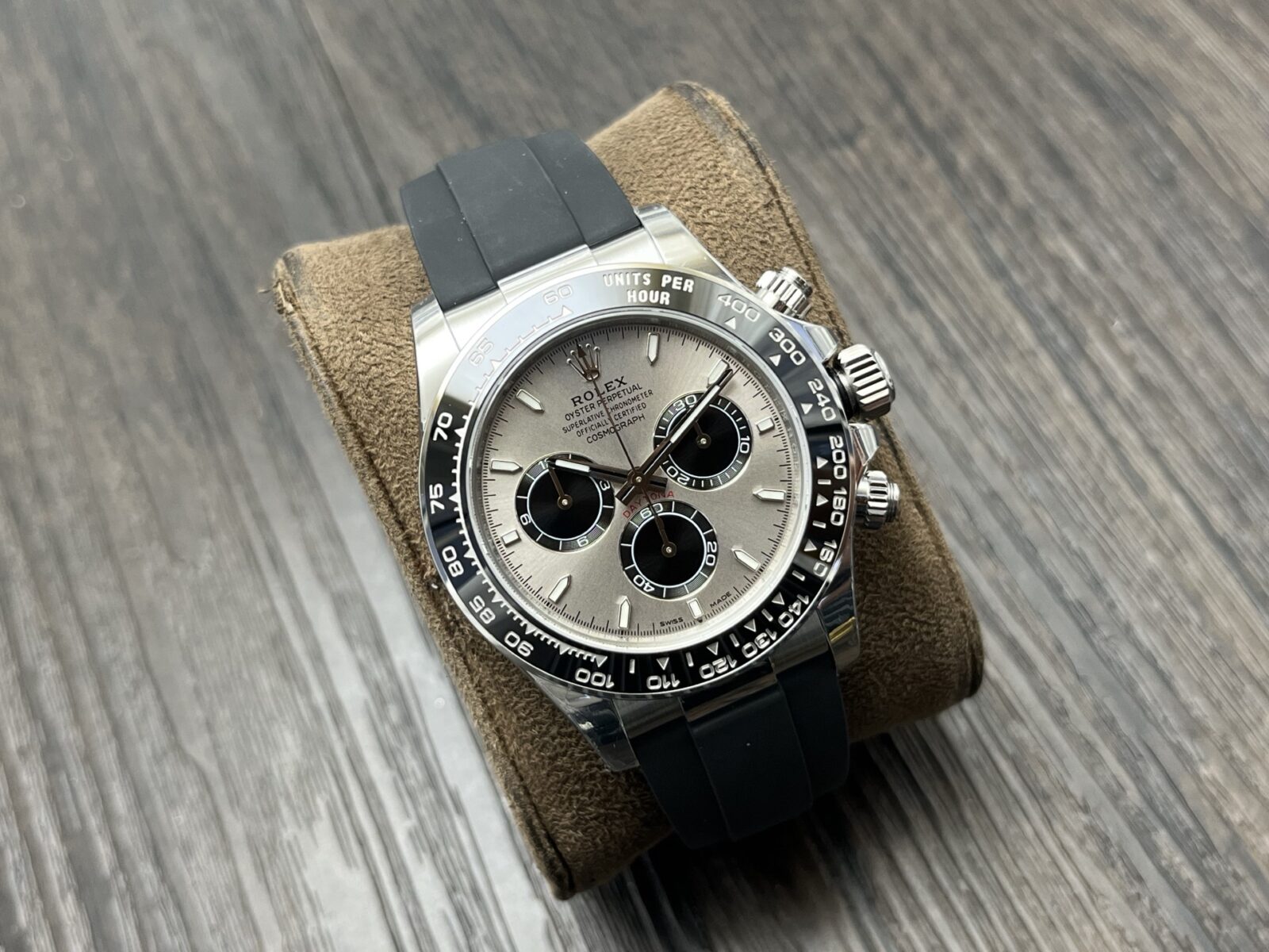 ROLEX Cosmograph Daytona 126519LN Silver Dial - Image 3