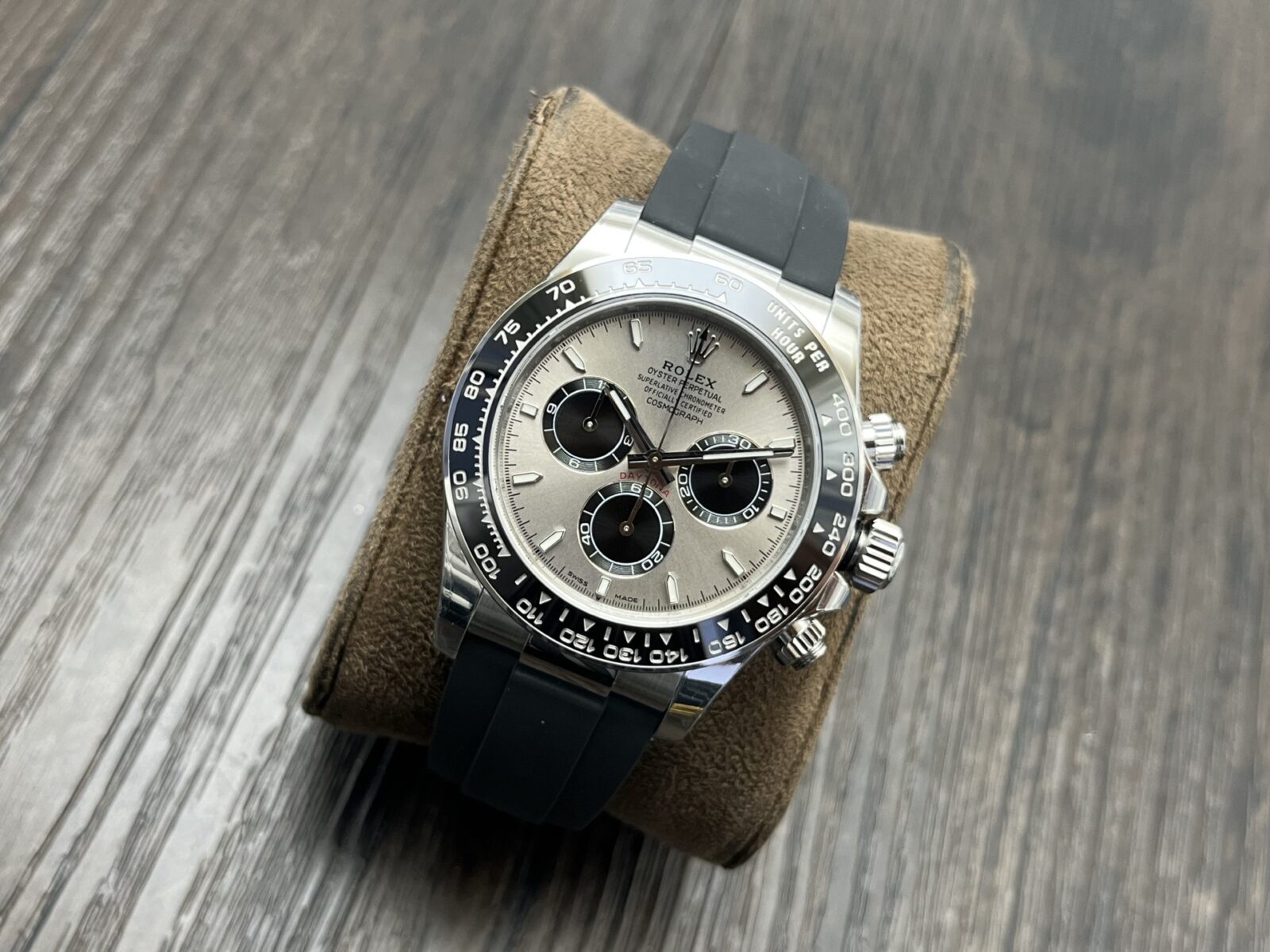 ROLEX Cosmograph Daytona 126519LN Silver Dial - Image 4