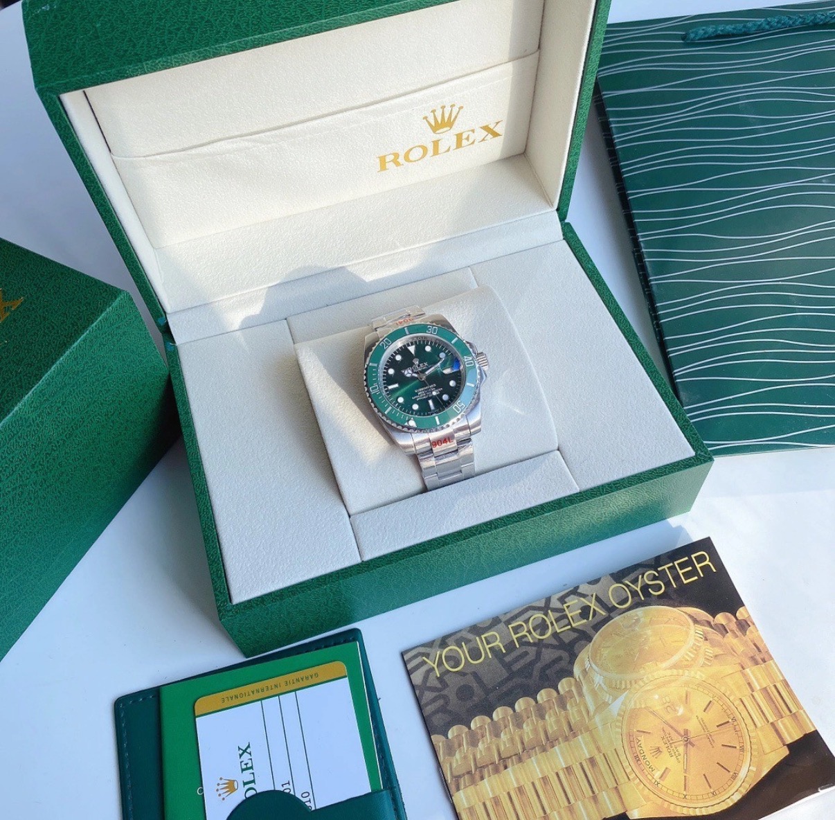 Rolex Submariner Date Green 'Hulk' 40mm - Image 11