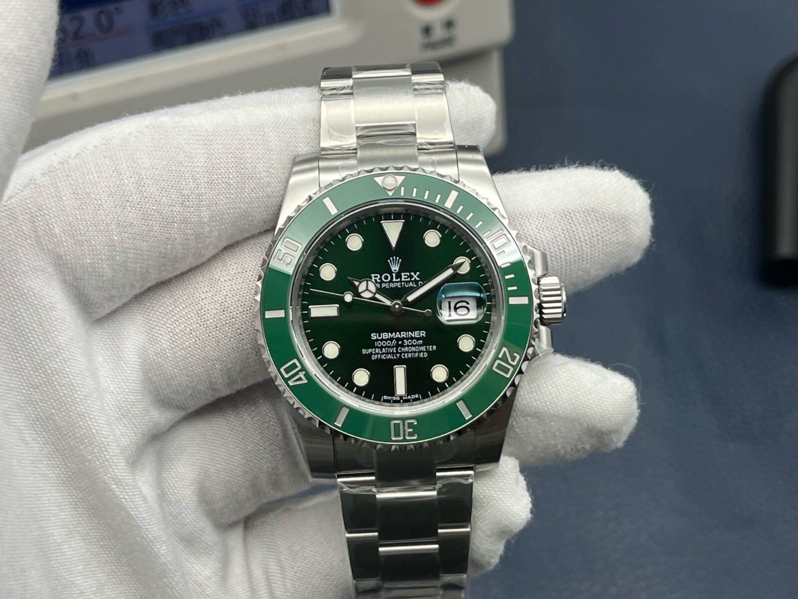 Rolex Submariner Date Green 'Hulk' 40mm - Image 3