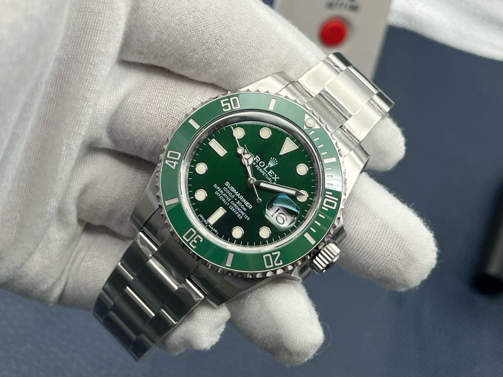 Rolex Submariner Date Green 'Hulk' 40mm - Image 4