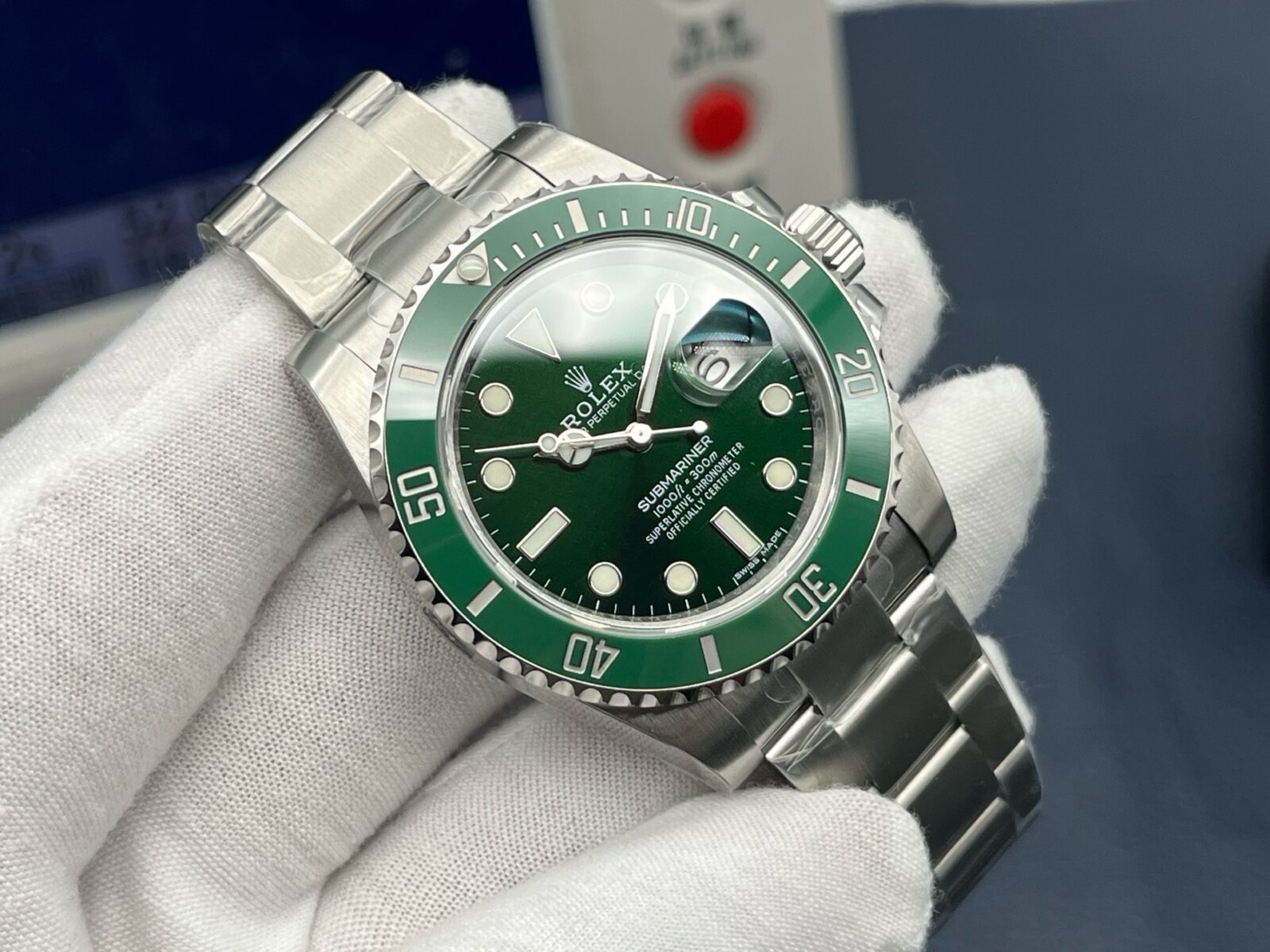 Rolex Submariner Date Green 'Hulk' 40mm - Image 5