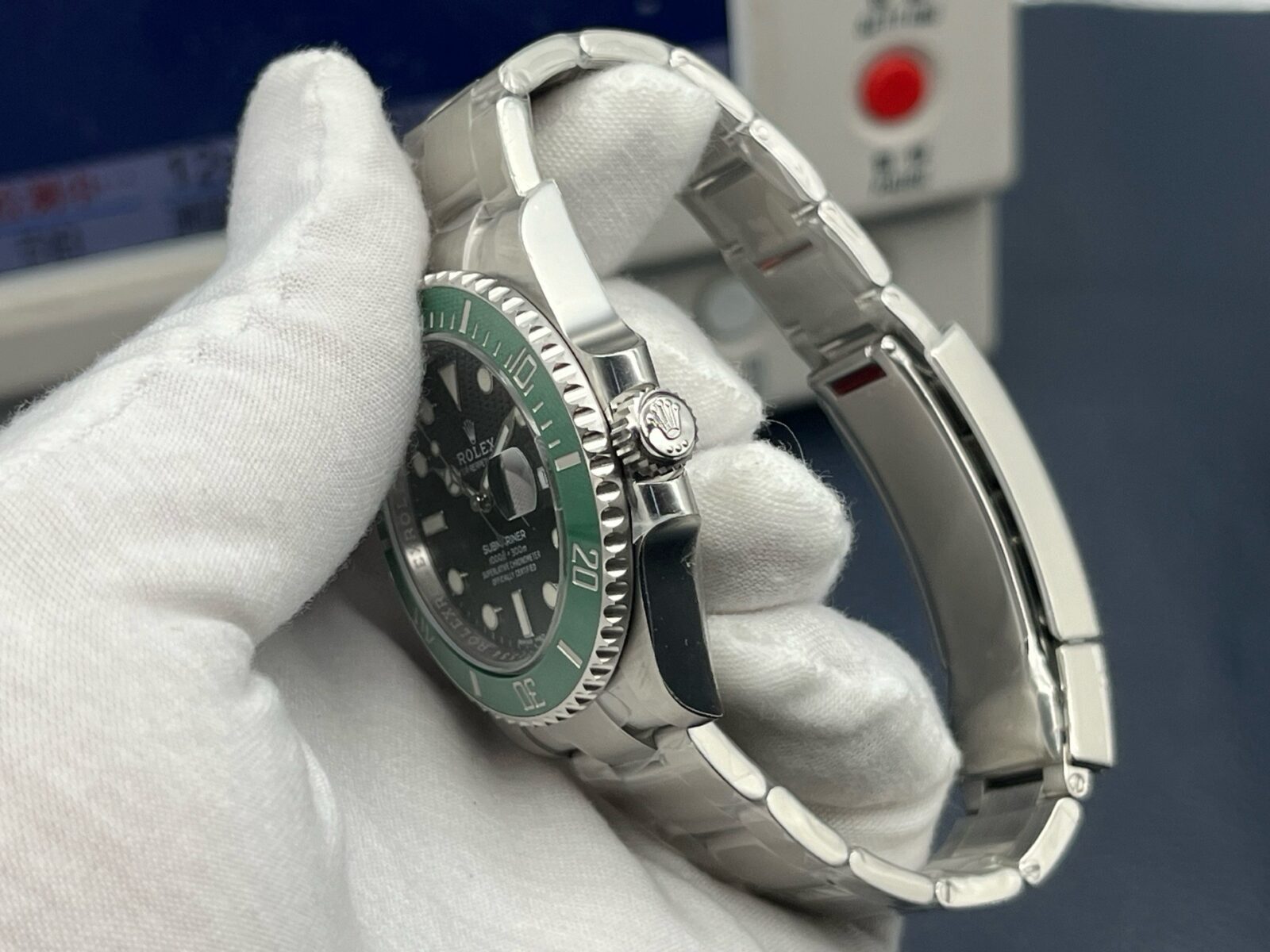 Rolex Submariner Date Green 'Hulk' 40mm - Image 7