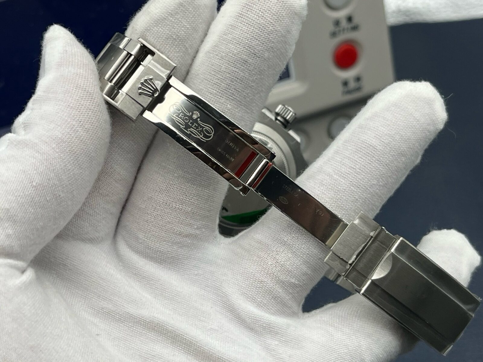Rolex Submariner Date Green 'Hulk' 40mm - Image 9