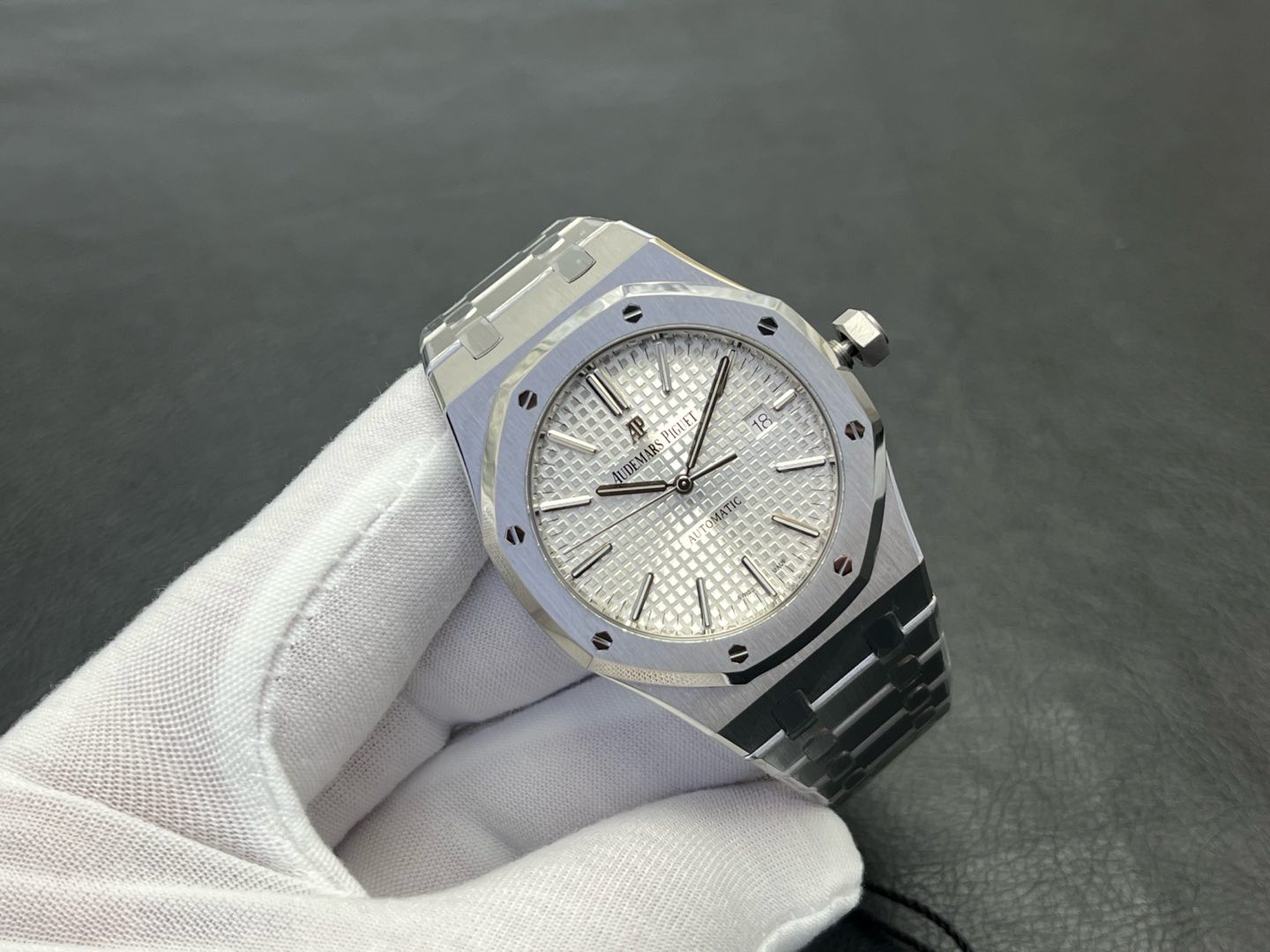 Audemars Piguet Royal Oak 15400ST 41mm Silver Dial Automatic Watch - Image 2