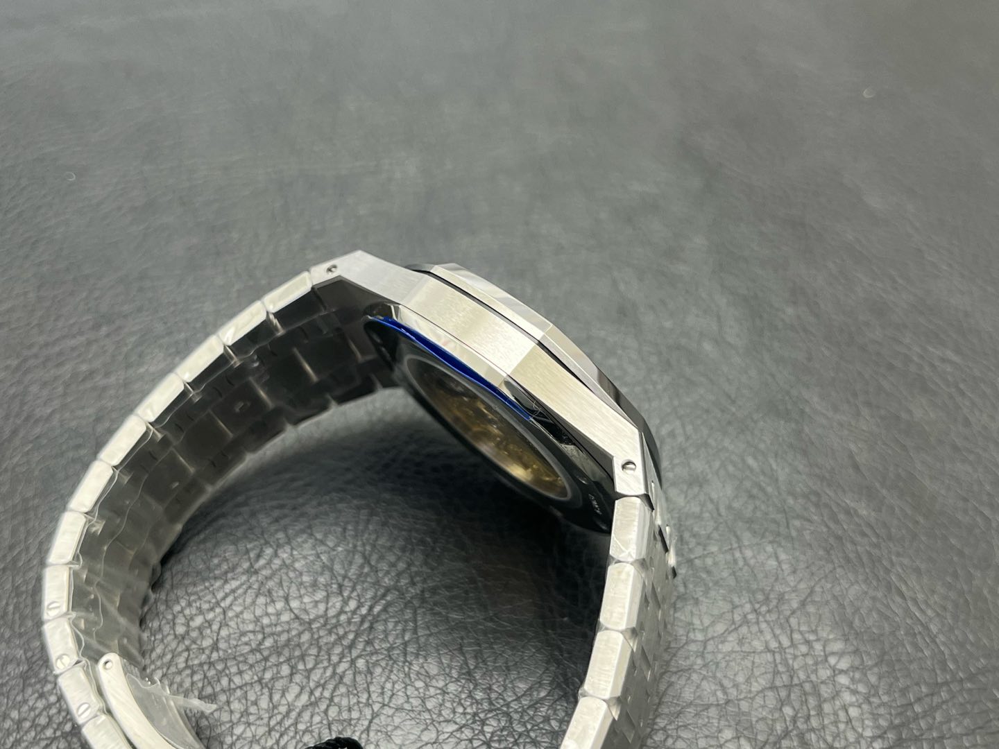 Audemars Piguet Royal Oak 15400ST 41mm Silver Dial Automatic Watch - Image 5