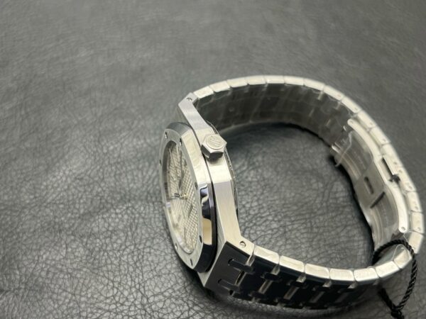 Audemars Piguet Royal Oak 15400ST 41mm Silver Dial Automatic Watch - Image 6