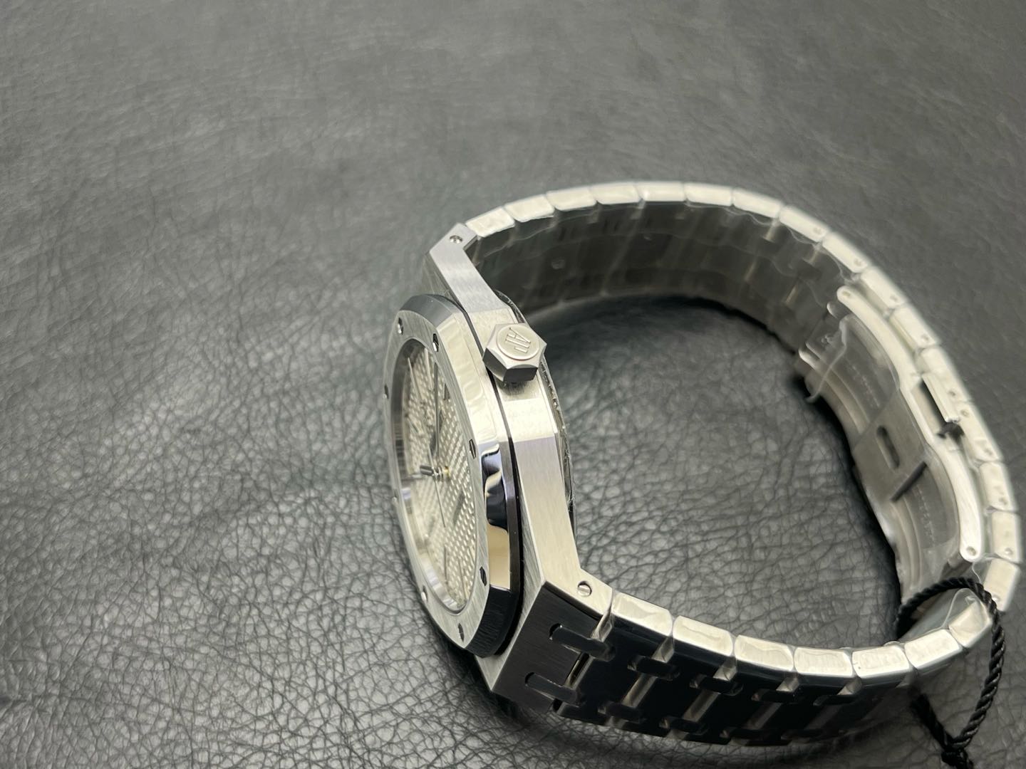 Audemars Piguet Royal Oak 15400ST 41mm Silver Dial Automatic Watch - Image 6