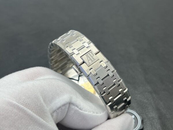 Audemars Piguet Royal Oak 15400ST 41mm Silver Dial Automatic Watch - Image 8