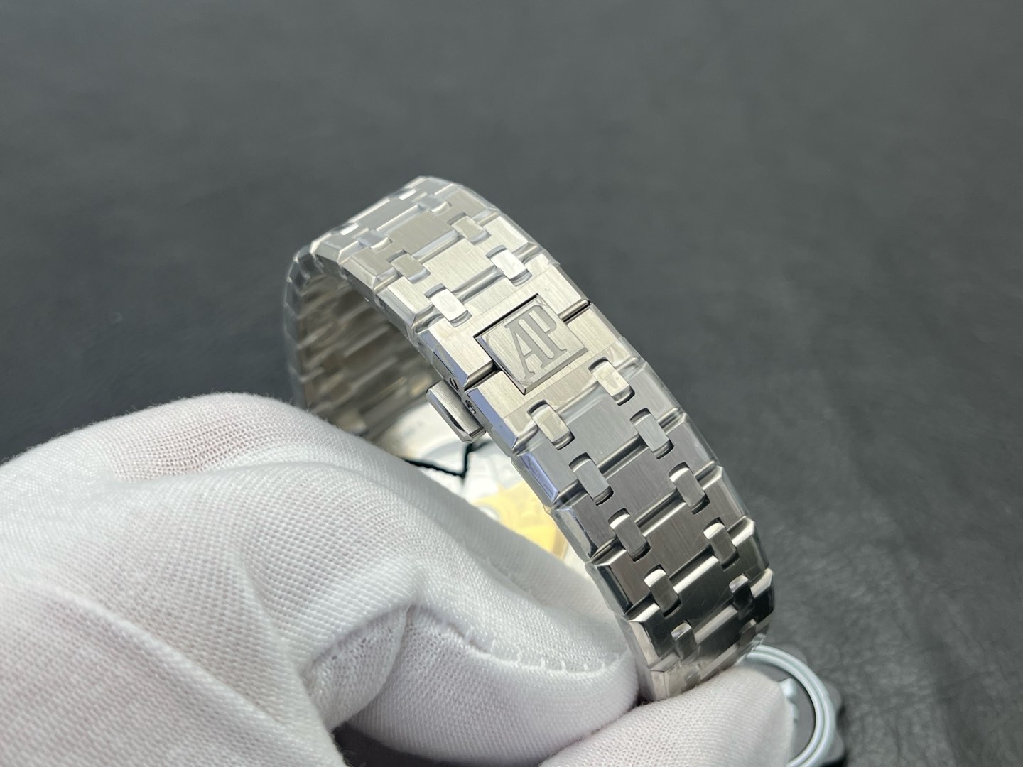 Audemars Piguet Royal Oak 15400ST 41mm Silver Dial Automatic Watch - Image 8