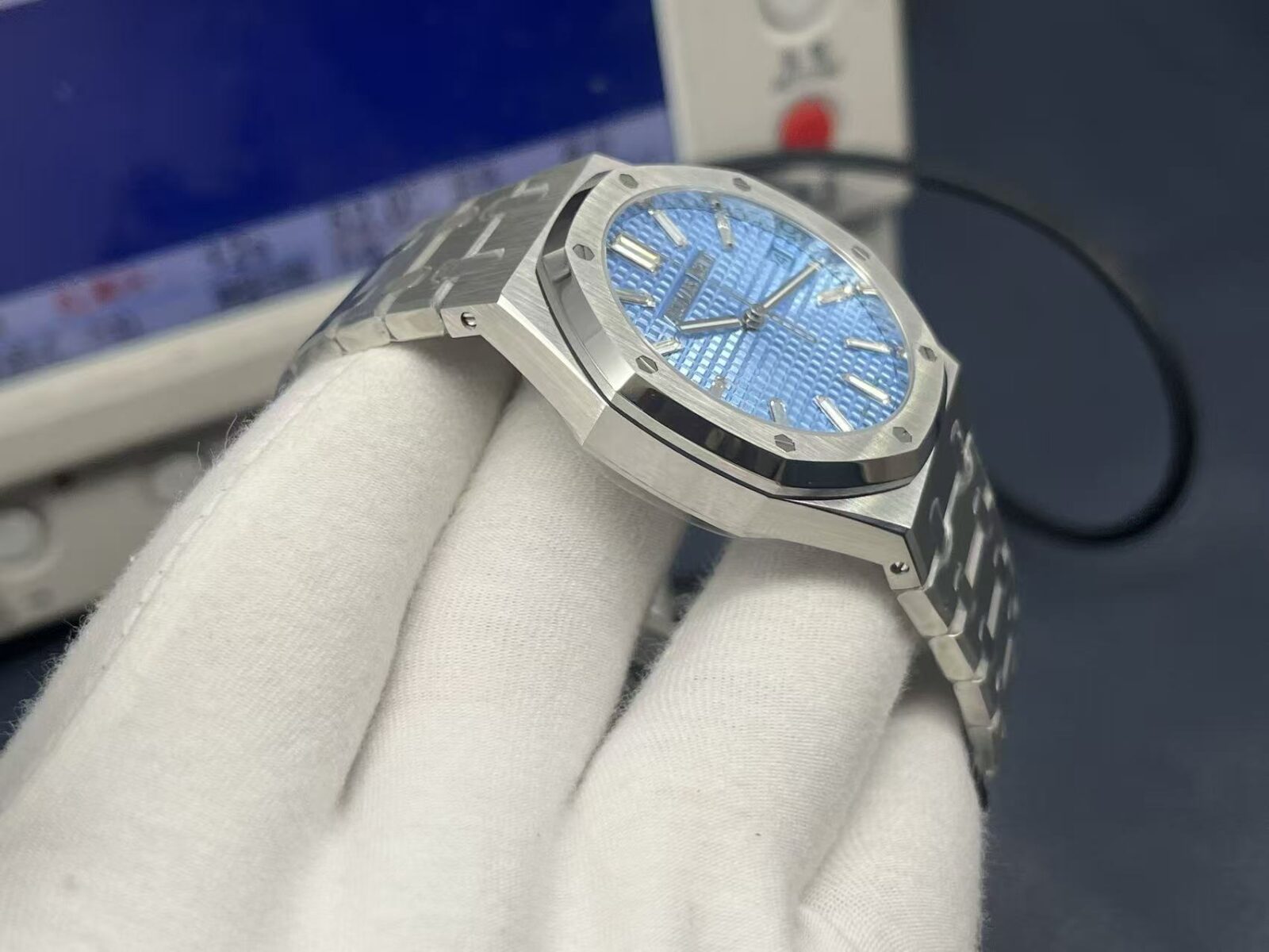 Audemars Piguet Royal Oak 41mm Blue Dial 18K White Gold - Image 5