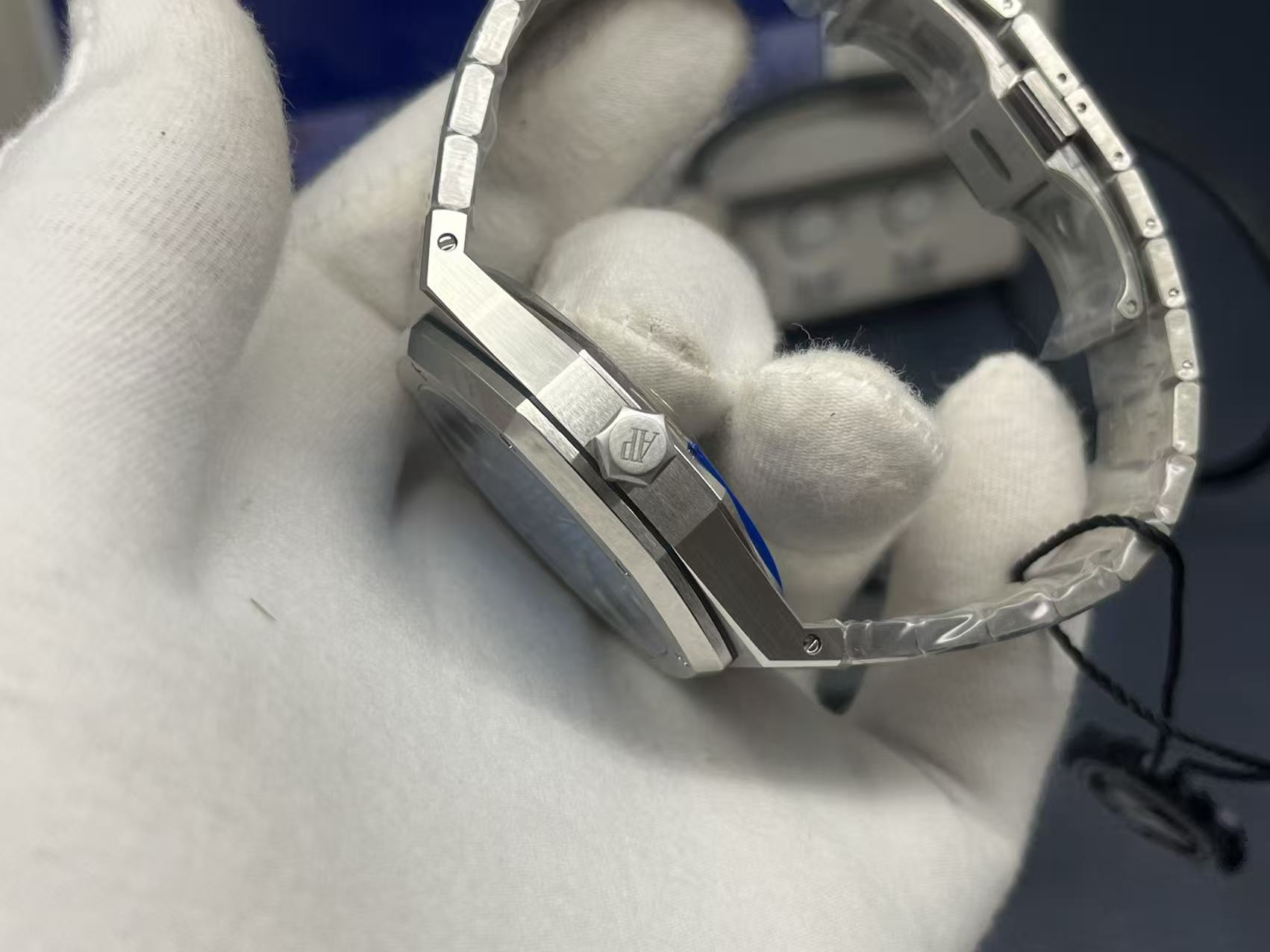 Audemars Piguet Royal Oak 41mm Blue Dial 18K White Gold - Image 6
