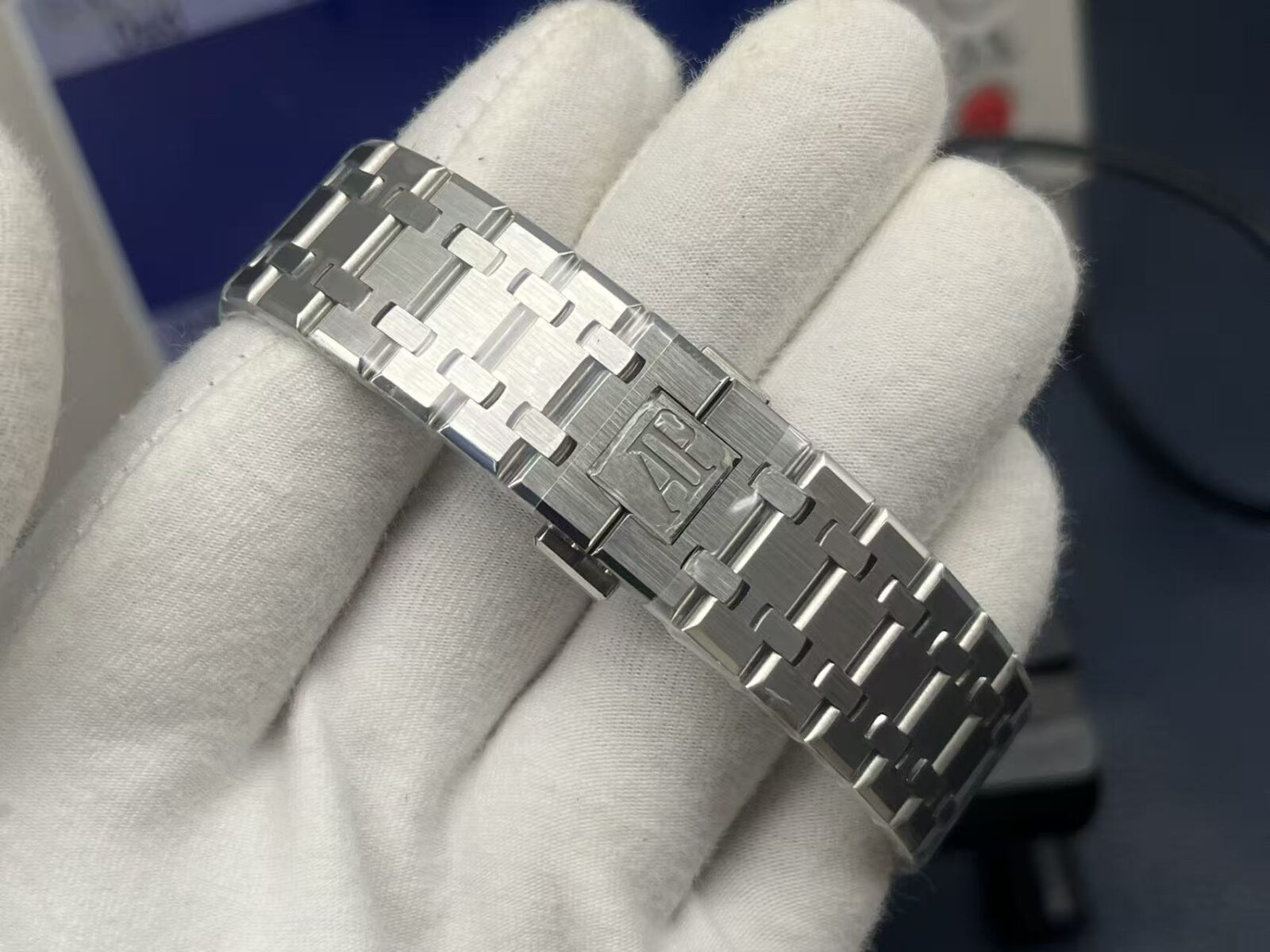 Audemars Piguet Royal Oak 41mm Blue Dial 18K White Gold - Image 8