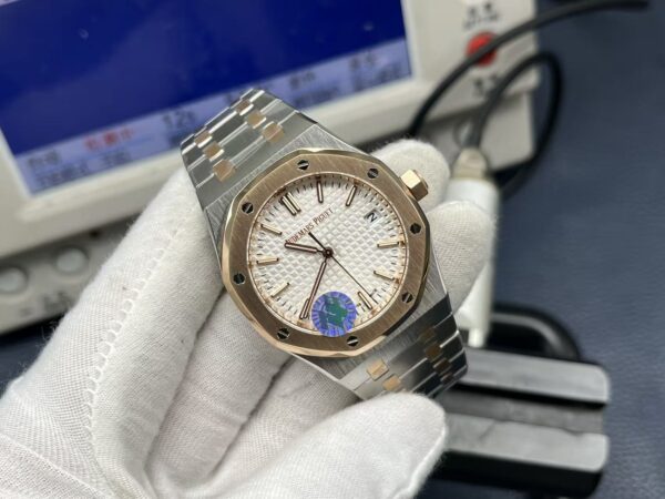 Audemars Piguet Royal Oak 37mm Silver Dial Automatic Watch - Image 2