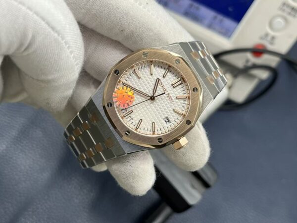 Audemars Piguet Royal Oak 37mm Silver Dial Automatic Watch - Image 4