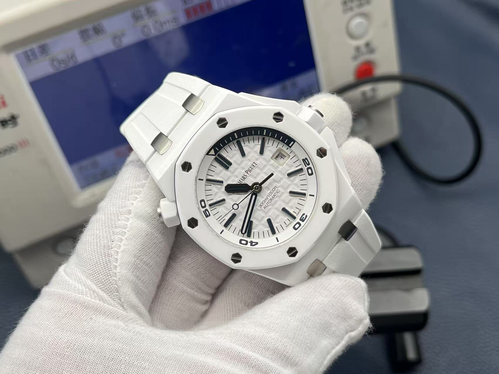 Audemars Piguet Royal Oak Offshore Diver 42mm White Dial Ceramic - Image 2