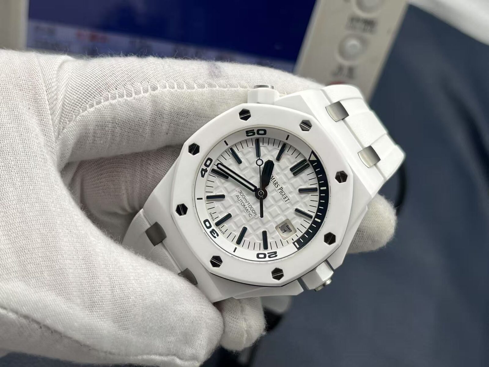 Audemars Piguet Royal Oak Offshore Diver 42mm White Dial Ceramic - Image 4