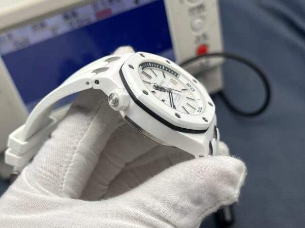 Audemars Piguet Royal Oak Offshore Diver 42mm White Dial Ceramic - Image 5