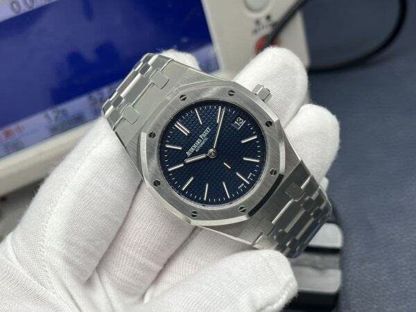 Audemars Piguet Royal Oak Jumbo 39mm Blue Dial Stainless Steel - Image 2