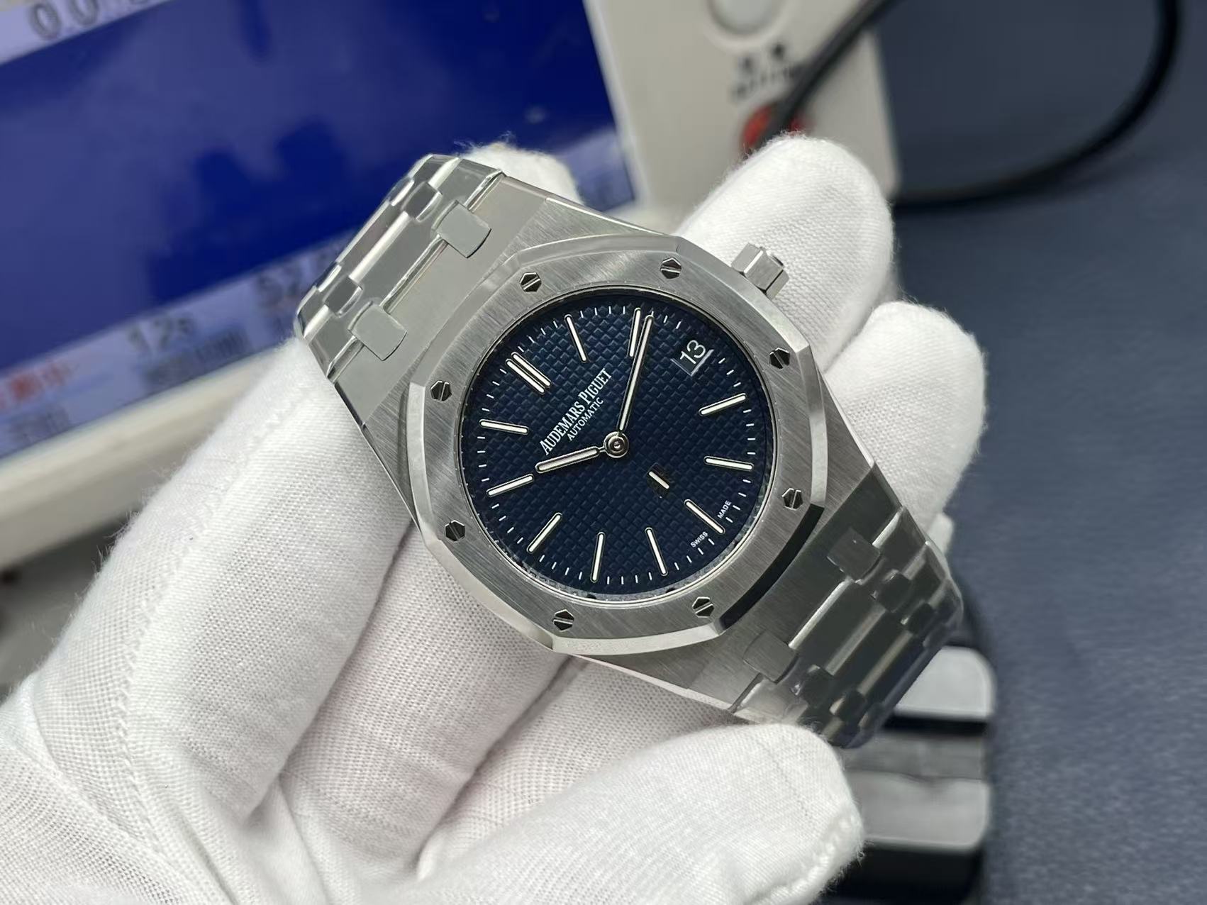 Audemars Piguet Royal Oak Jumbo 39mm Blue Dial Stainless Steel - Image 2