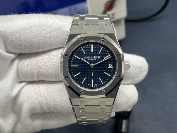 Audemars Piguet Royal Oak Jumbo 39mm Blue Dial Stainless Steel - Image 3