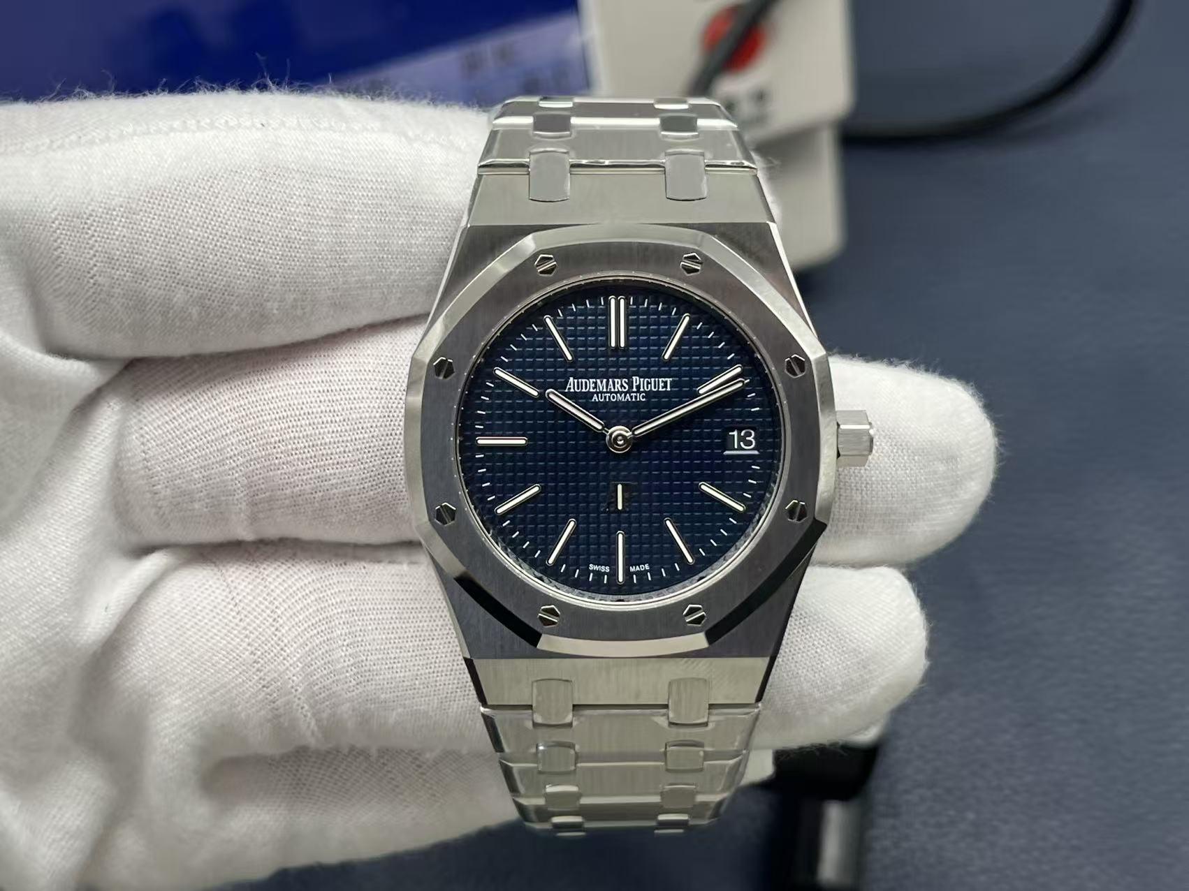 Audemars Piguet Royal Oak Jumbo 39mm Blue Dial Stainless Steel - Image 3