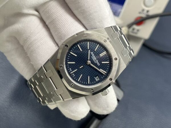 Audemars Piguet Royal Oak Jumbo 39mm Blue Dial Stainless Steel - Image 4