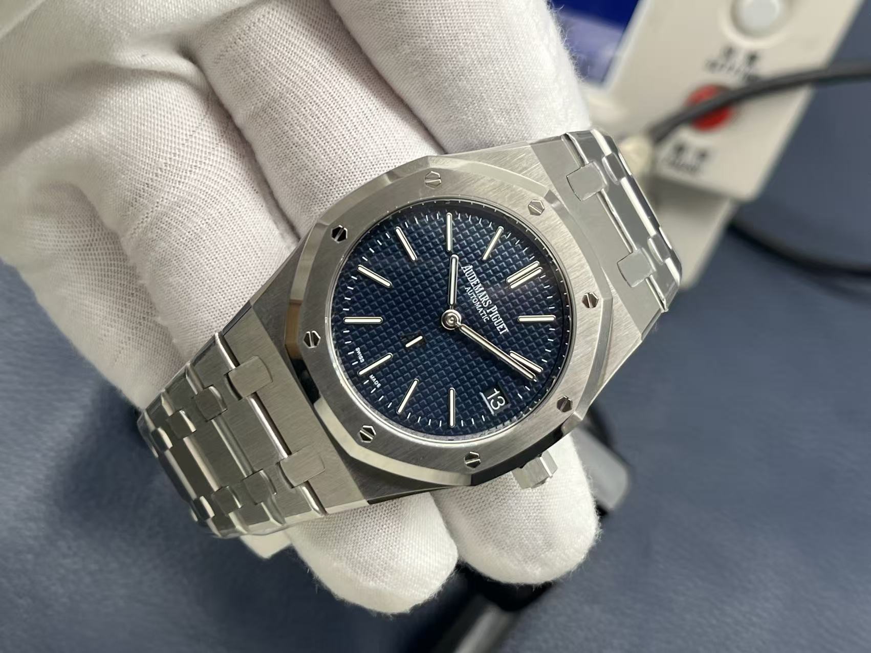 Audemars Piguet Royal Oak Jumbo 39mm Blue Dial Stainless Steel - Image 4