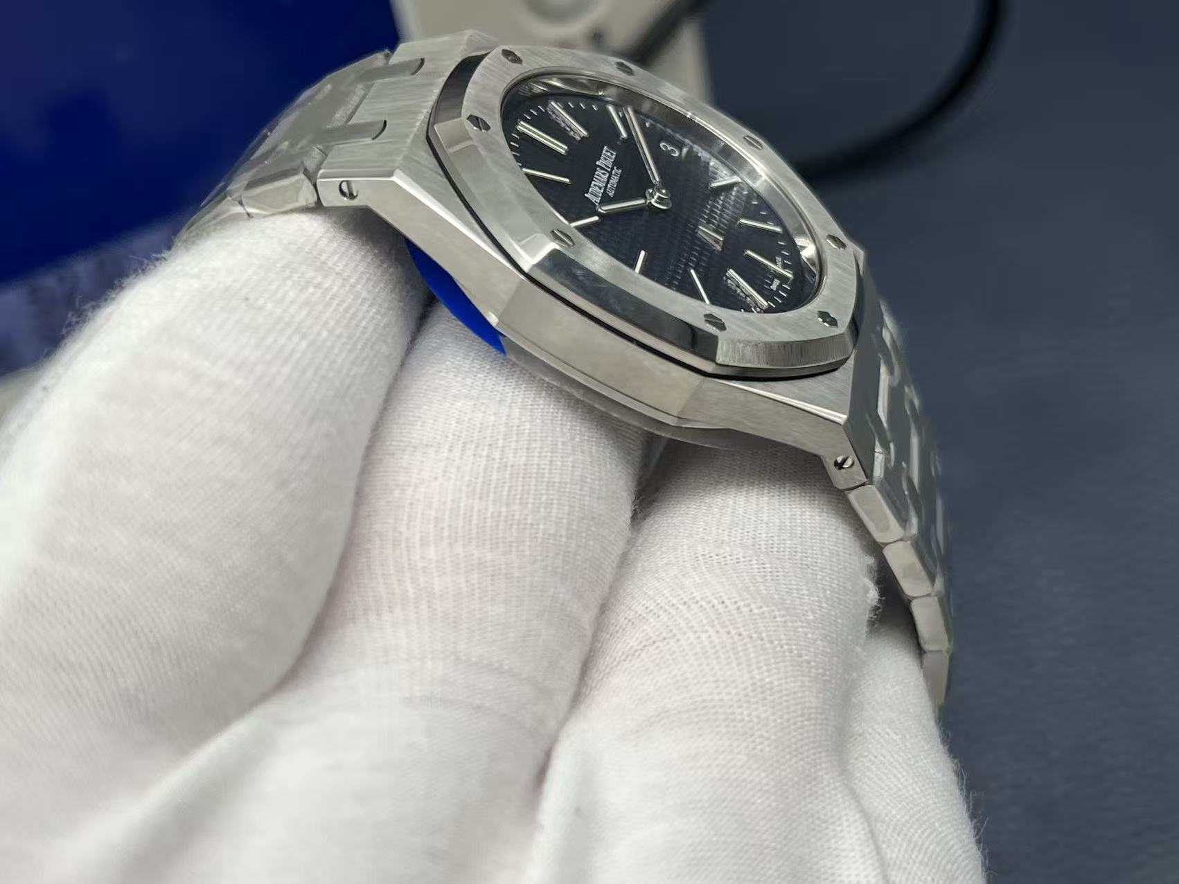 Audemars Piguet Royal Oak Jumbo 39mm Blue Dial Stainless Steel - Image 5