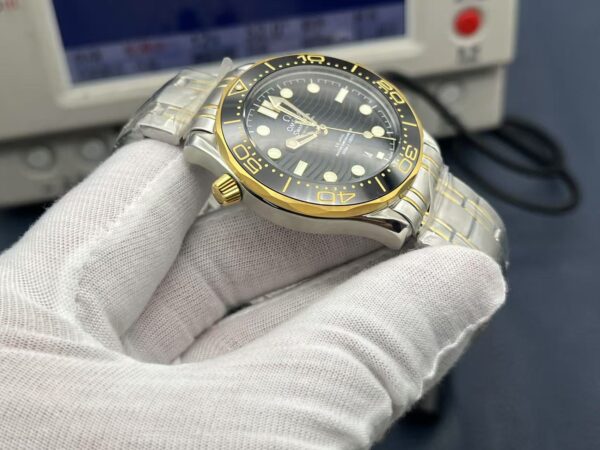 OMEGA Seamaster Diver 300M Co‑Axial Master Chronometer 42mm Black Dial Steel - Image 5