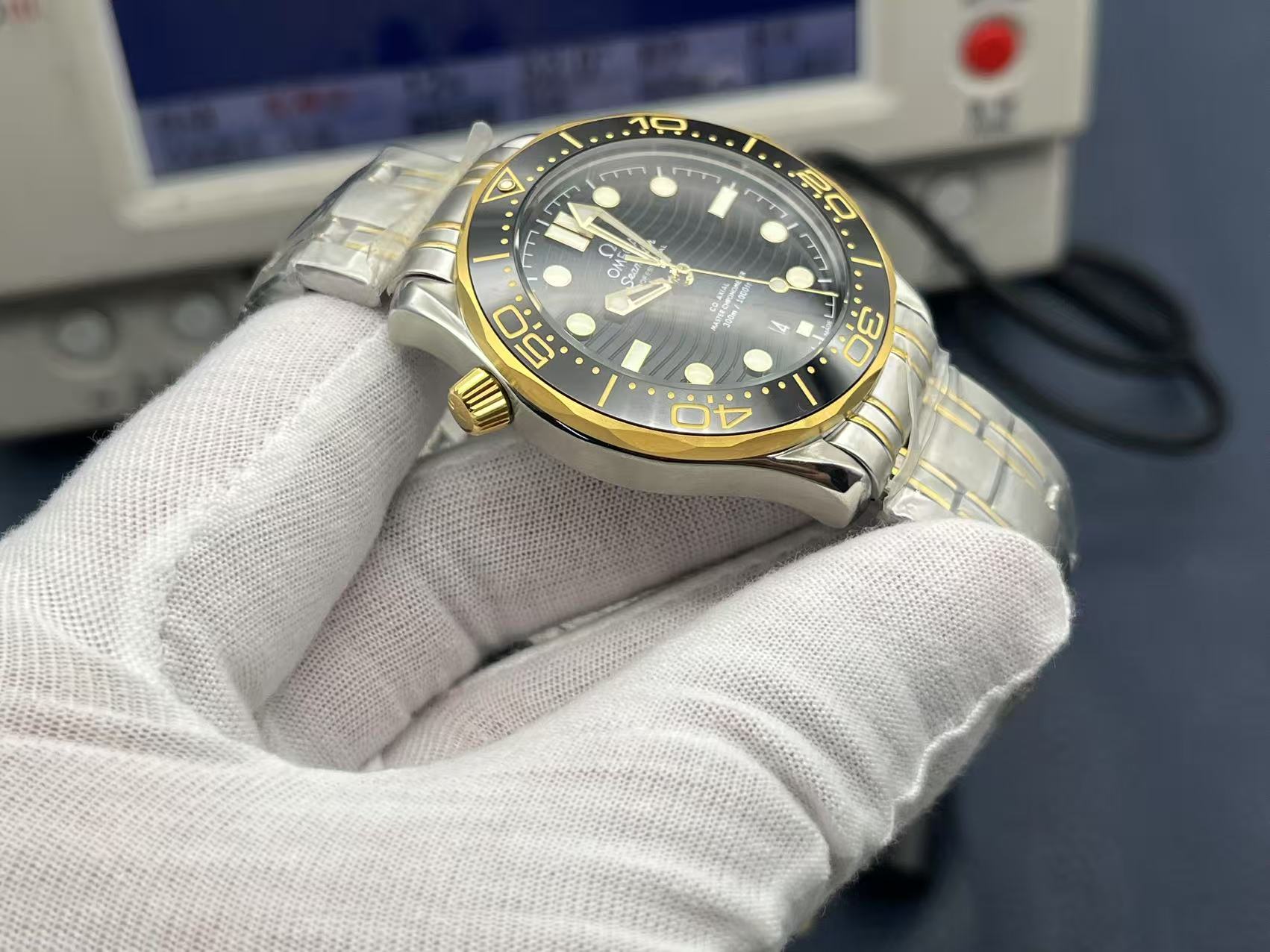 OMEGA Seamaster Diver 300M Co‑Axial Master Chronometer 42mm Black Dial Steel - Image 5