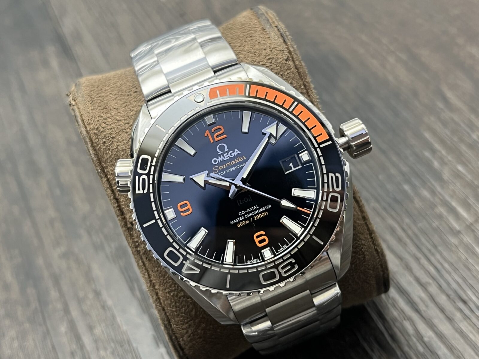 OMEGA Seamaster Planet Ocean 600M 43.5mm “Quarter Orange” – Caliber 8900 Automatic - Image 4