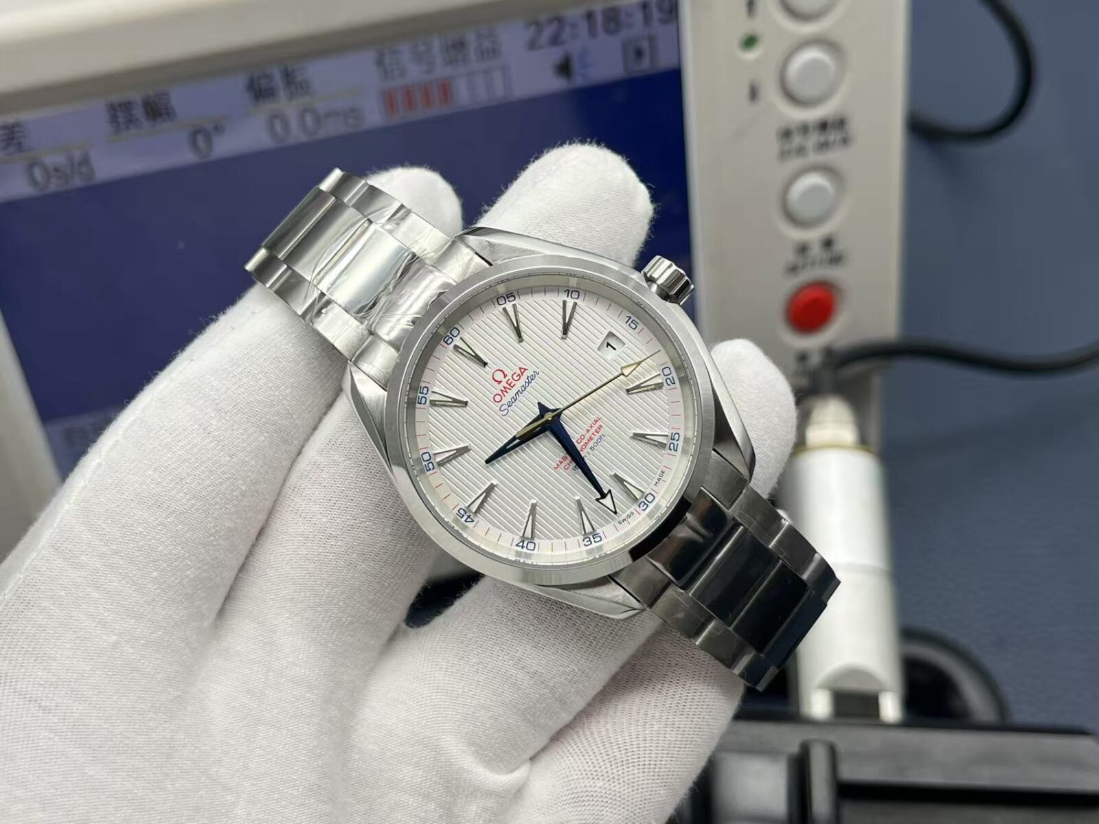 OMEGA Seamaster Aqua Terra 150M Co‑Axial Master Chronometer 41.5mm Silver Dial Steel - Image 2