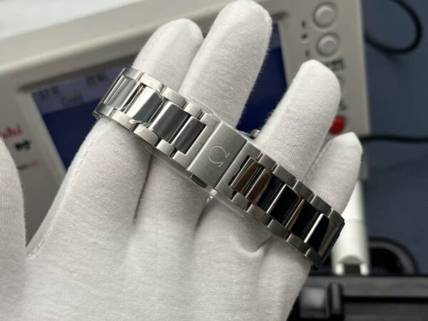 OMEGA Seamaster Aqua Terra 150M Co‑Axial Master Chronometer 41.5mm Silver Dial Steel - Image 8