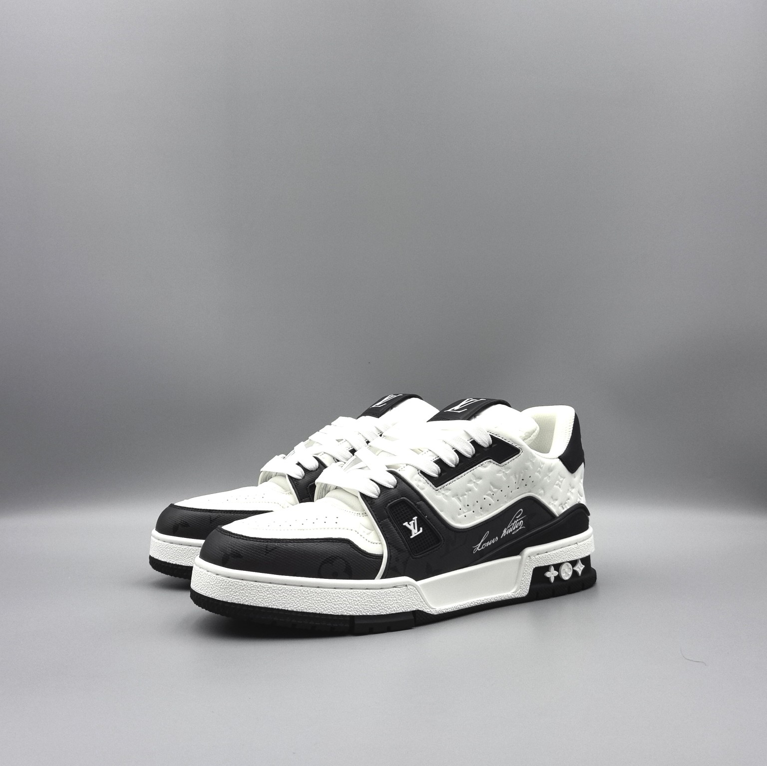 LOUIS VUITTON Trainer Black/White - Image 2