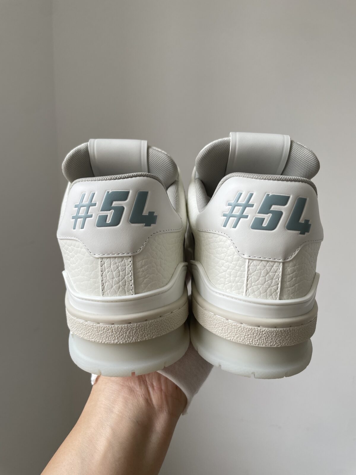 LOUIS VUITTON Trainer Cement White - Image 9