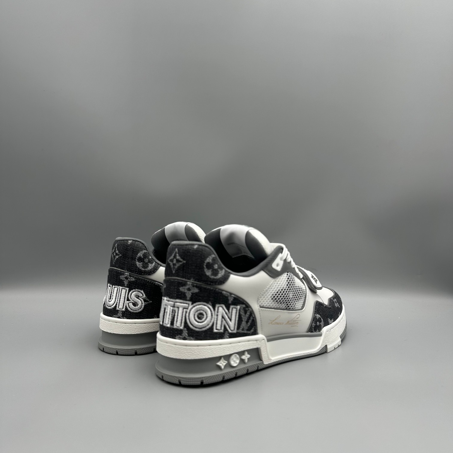 LOUIS VUITTON Trainer Classic Logo Black (Men) - Image 2