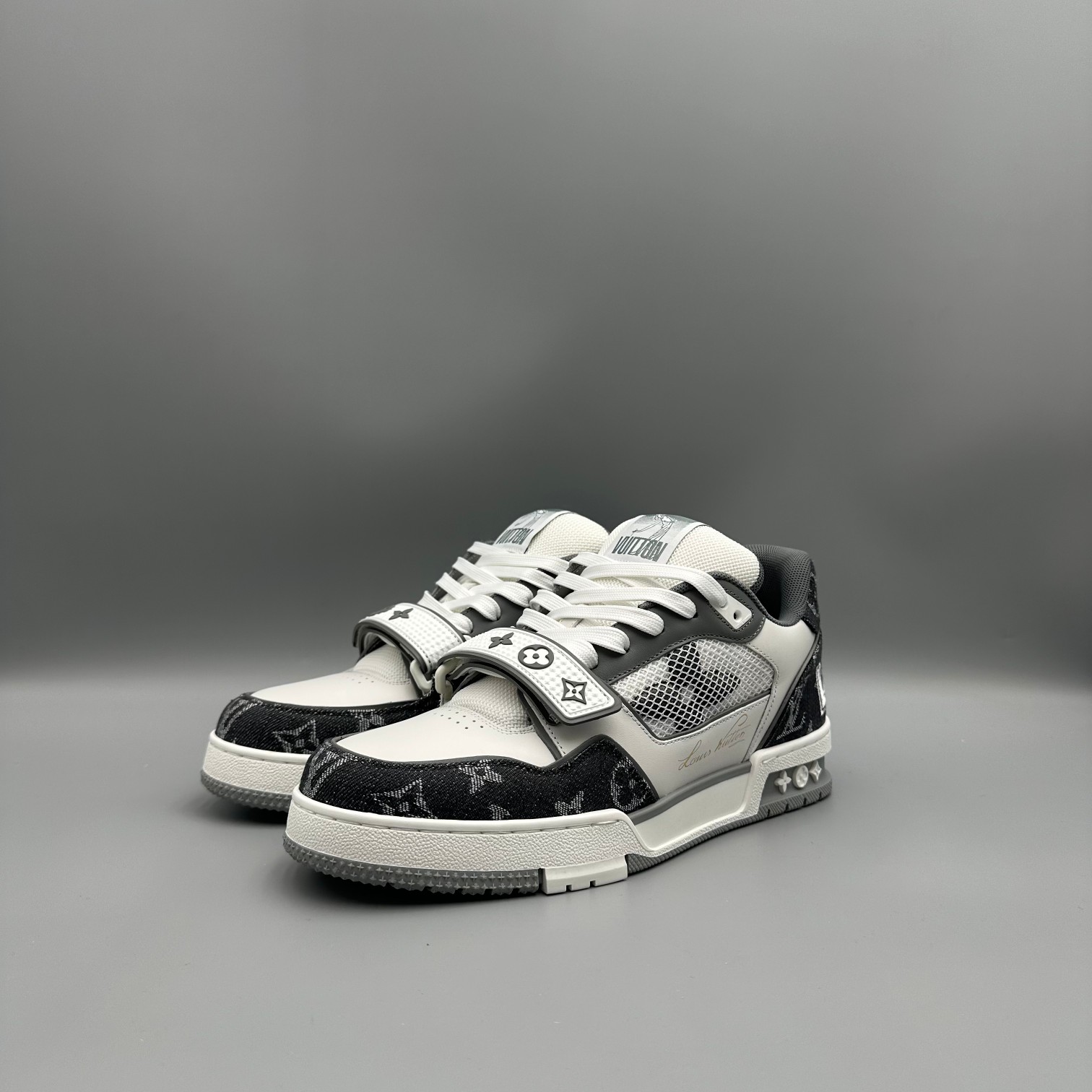 LOUIS VUITTON Trainer Classic Logo Black (Men) - Image 4