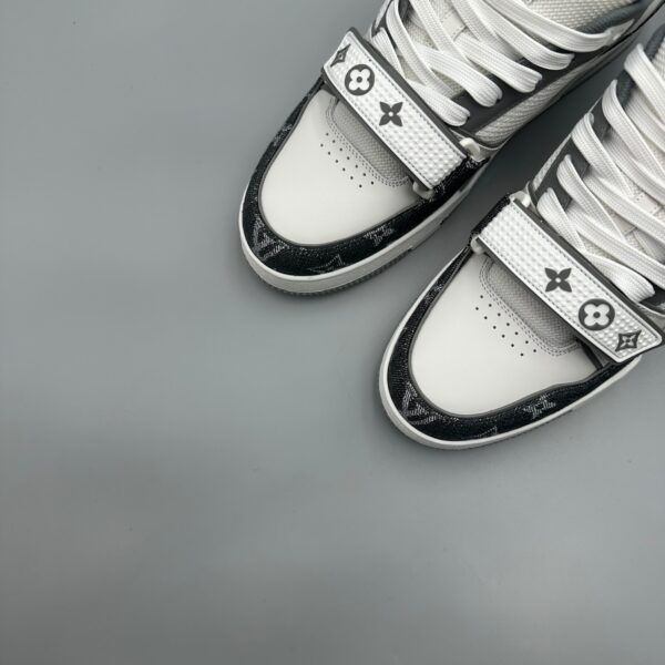 LOUIS VUITTON Trainer Classic Logo Black (Men) - Image 8