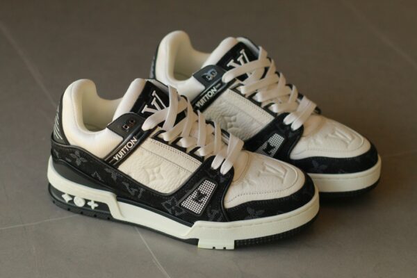 LOUIS VUITTON Trainer Panda White/Black - Image 2