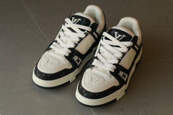 LOUIS VUITTON Trainer Panda White/Black - Image 3