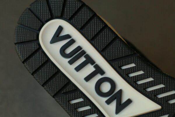 LOUIS VUITTON Trainer Panda White/Black - Image 8
