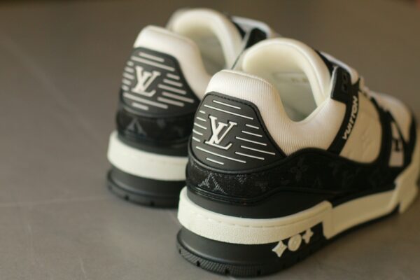 LOUIS VUITTON Trainer Panda White/Black - Image 9