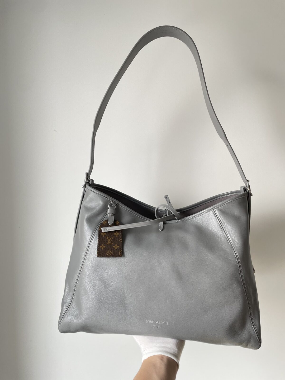 Louis Vuitton CarryAll Dark MM Lambskin Tote Bag Shark Grey - Image 2