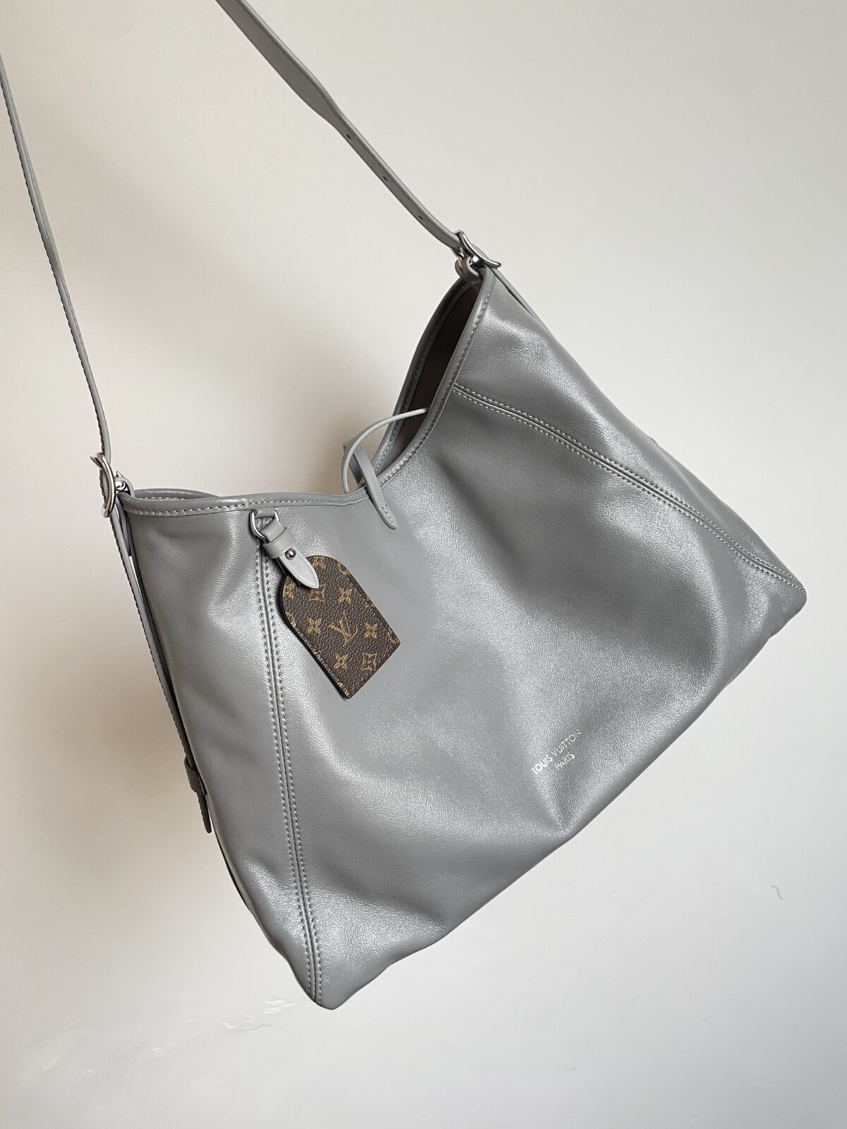 Louis Vuitton CarryAll Dark MM Lambskin Tote Bag Shark Grey - Image 3