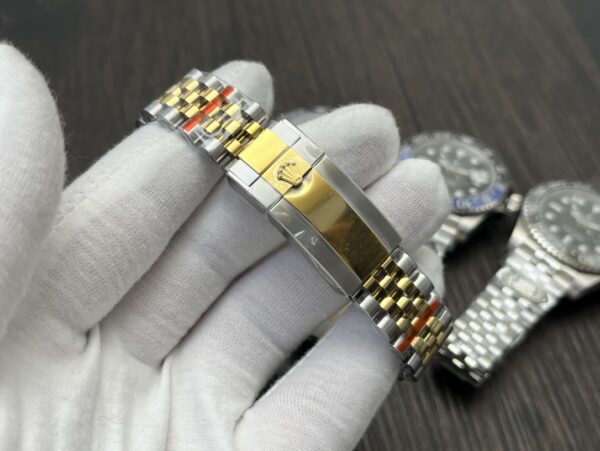 Rolex GMT-Master II 2023 Bi-Color 40mm – Automatic 3285 Movement, GMT Function, Oystersteel Case - Image 8