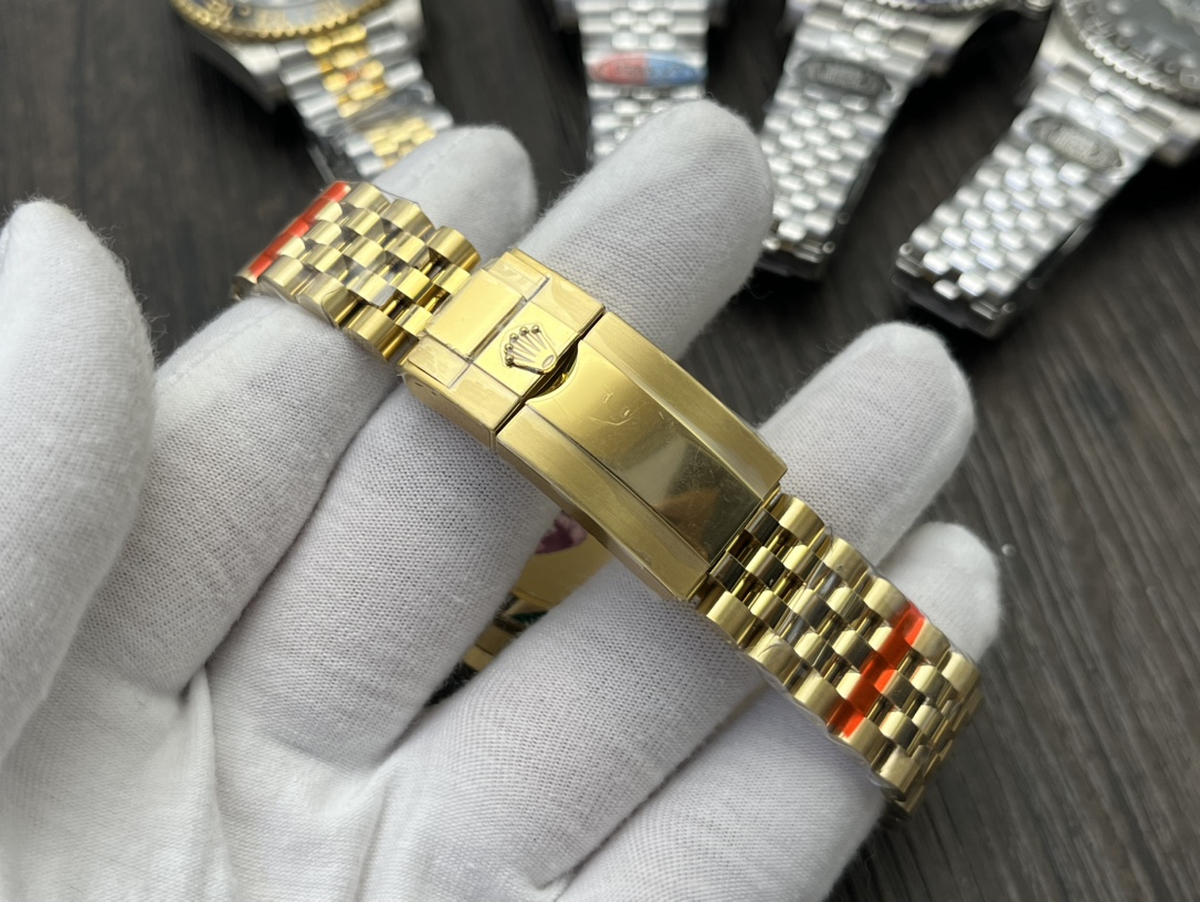 Rolex GMT-Master II 18ct Yellow Gold 40mm – Automatic 3285 Movement, Date Display, GMT Function - Image 8