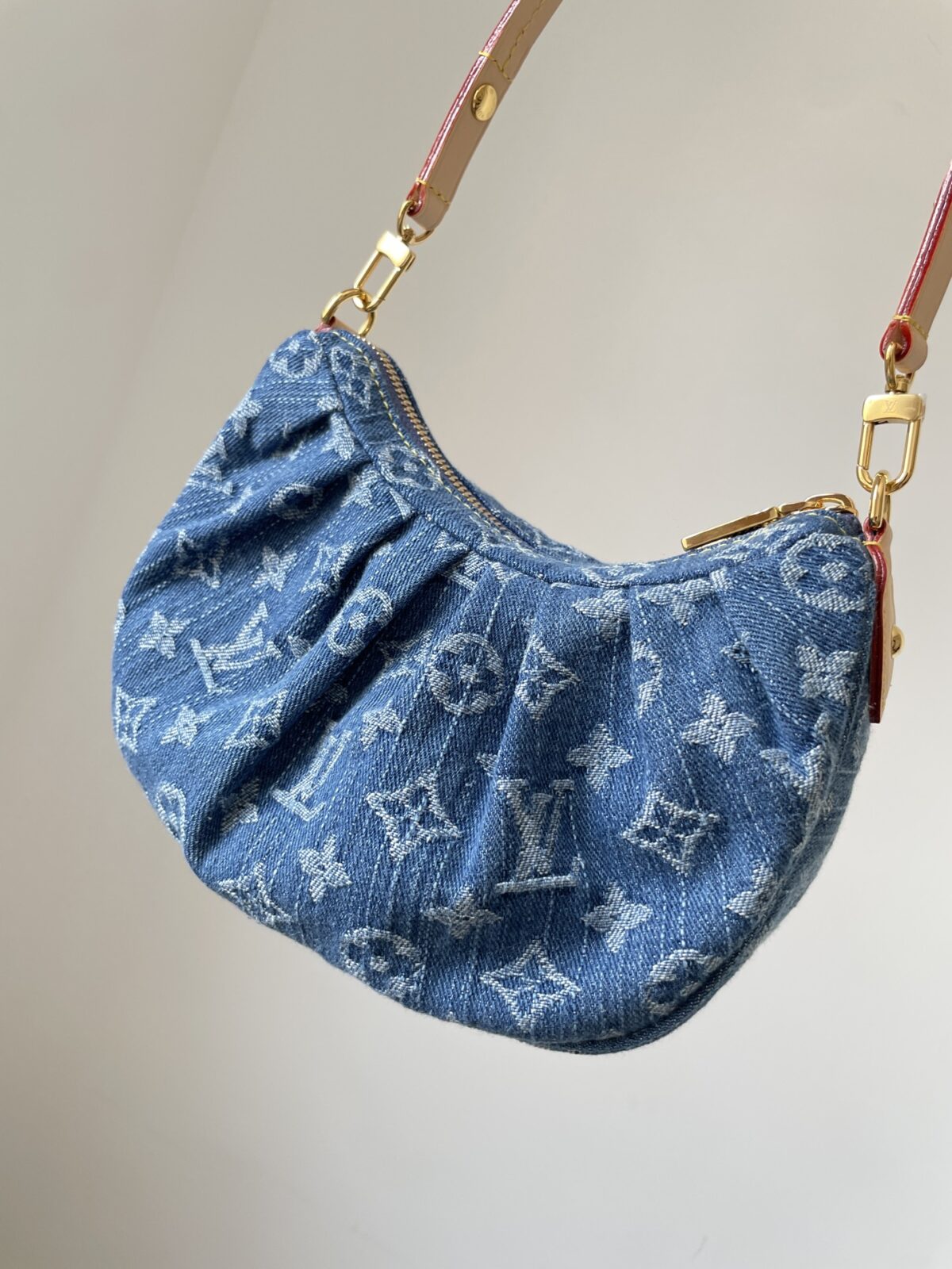 Louis Vuitton Pochette Valley Monogram Denim Shoulder Bag – Blue - Image 4