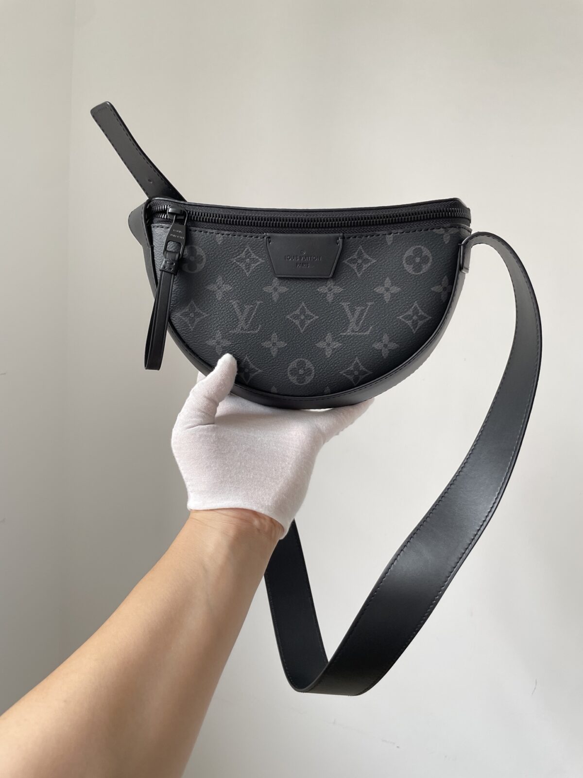 LOUIS VUITTON MOON Monogram Eclipse Canvas Bag - Image 3